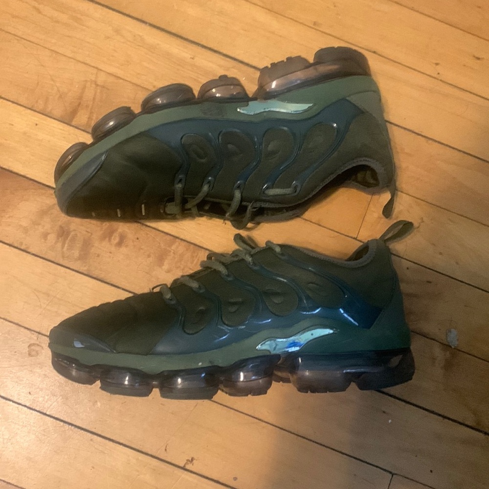 Size is 9.5 the brand is Nike